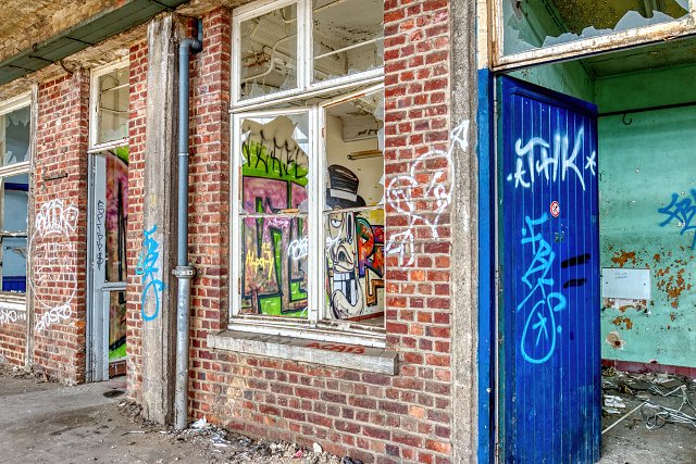 HDR gare montzen belgie belgique belgium urbex decay verlaten station graffiti spoorweg trein train chemin de fer Junkyard abandoned abondonne trash